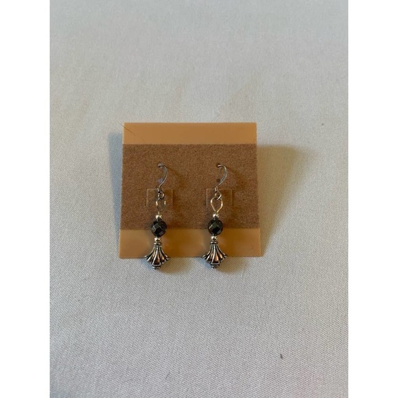 5/ $25 𝅺Silvertone and black dangle earrings - Picture 1 of 5